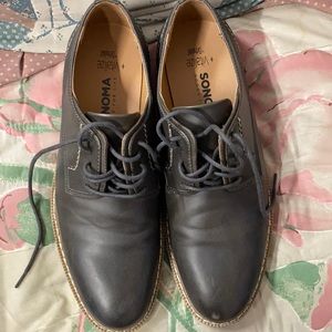 Men’s dress shoes